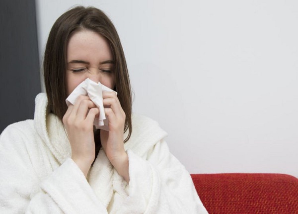 <center><em>Cúm là một loại bệnh nhiễm trùng lan truyền trong phổi, cổ họng và mũi</em></center>